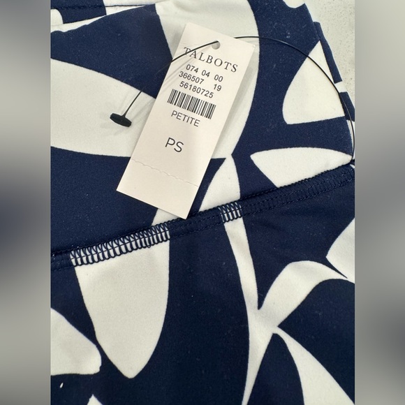 NWT T by Talbots Performance Interlock Skort Size SP - Picture 5 of 10